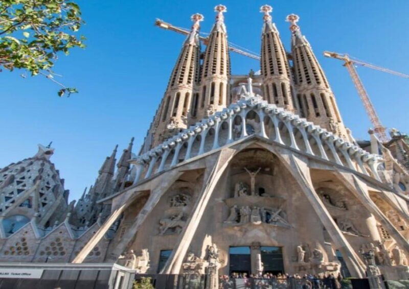Barcelona: Panoramic Tour by car - The Sum Up