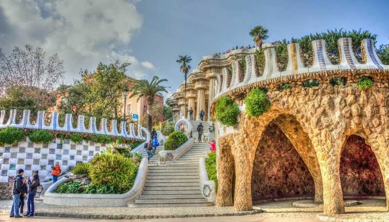 Barcelona: Park Güell Guided Tour - The Experience at a Glance