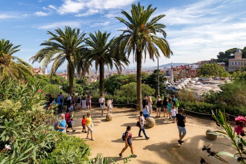 Barcelona: Park Guell Guided Tour with Skip-the-Line Entry - The Guides: What Makes the Tour Special?