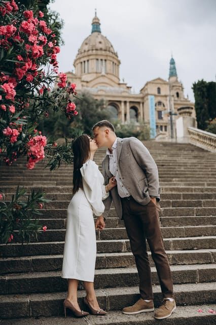 Barcelona: Photoshoot Tour Old Town, Gothic Quarter - Key Points