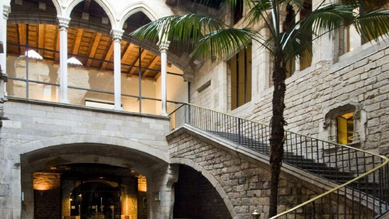 Barcelona: Picasso Walking Tour with Picasso Museum Tickets - The Meeting Point and Initial Briefing