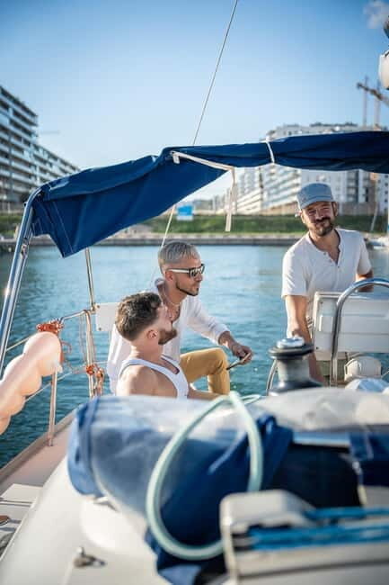 Barcelona: Private Boat Tour for 2, Swim, Snack and Drinks - The Itinerary in Detail