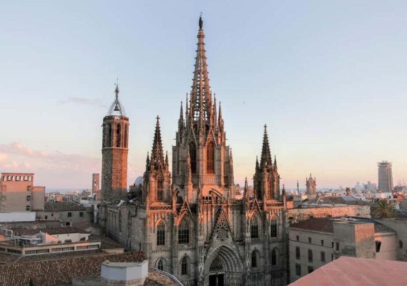 Barcelona: Private Cathedral Tour with Rooftop Access - Key Points