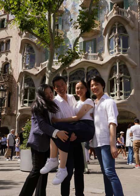 Barcelona - Private Family Photoshoot at Sagrada Familia - The Sum Up