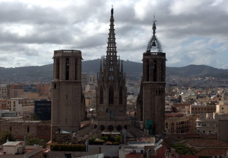 Barcelona: Private Gothic Quarter & Eixample Highlights Tour - Key Points