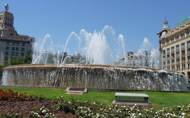 Barcelona: Private Half-Day Sightseeing Tour with a Local - Key Points