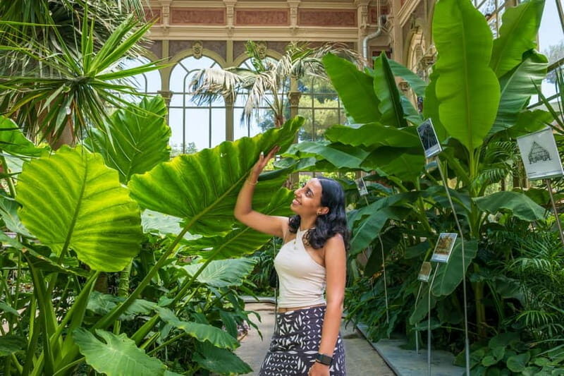 Barcelona: Private Photoshoot in Ciutadella Park with Ami - Key Points