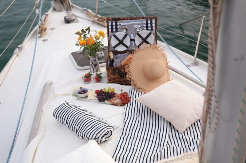 Barcelona: Private Romantic Sailing Tour with Drinks - FAQs