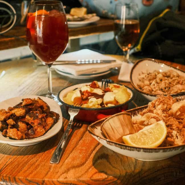 Barcelona: Private Tapas Tour with market and restaurants - Key Points