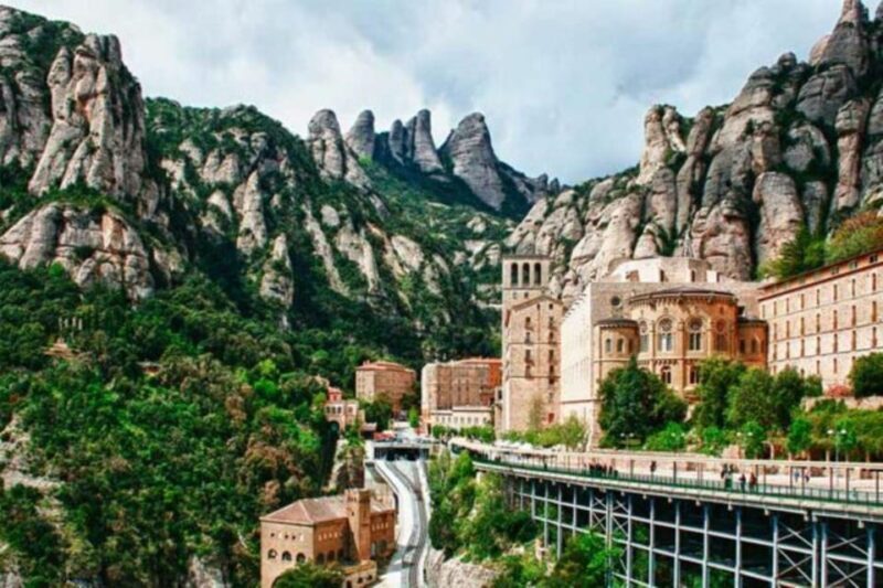 Barcelona: Private Tour Castles, Salt, Montserrat and Wines - In-Depth Review of the Experience