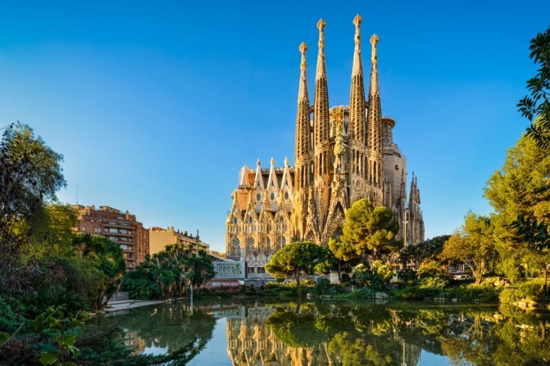 Barcelona Private Tour: Sagrada Familia,Park Güell & Pedrera - An 8-Hour Journey Through Barcelonas Highlights