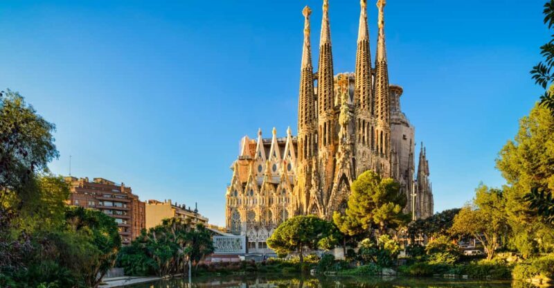 Barcelona Private Tour: Sagrada Familia,Park Güell & Pedrera - Authentic Experiences and Highlights from Reviews