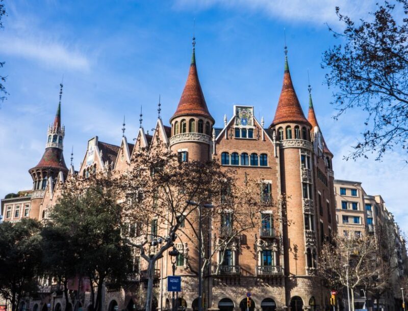 Barcelona: Private Walking Tour with a Local - Key Points