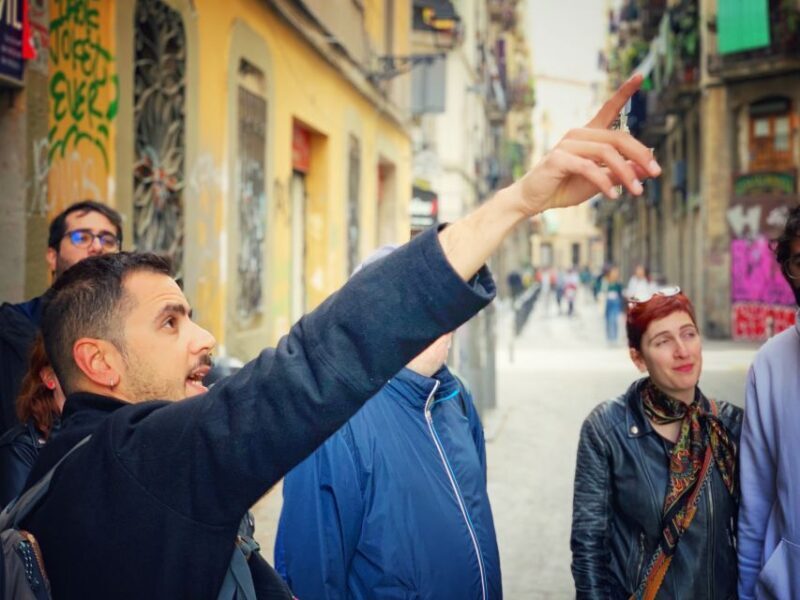 Barcelona: Ramblas, Old Town & Gaudí Houses Walking Tour - Food, Breaks, and Transit