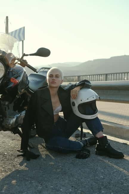 Barcelona: Retro Motorcycle Ride and Photoshoot - Key Points