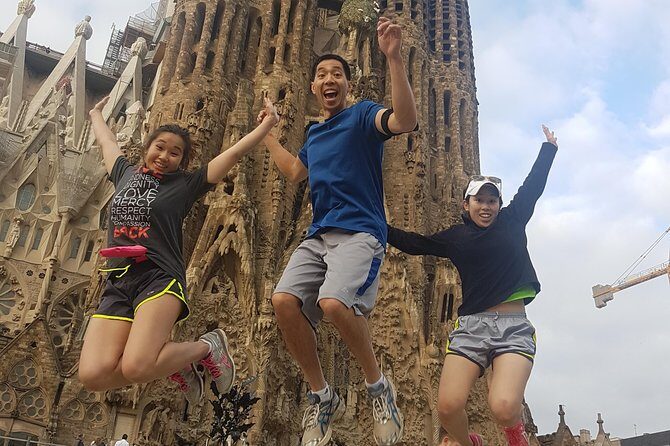 Barcelona Running Tour. Discover the city with a local - Key Points