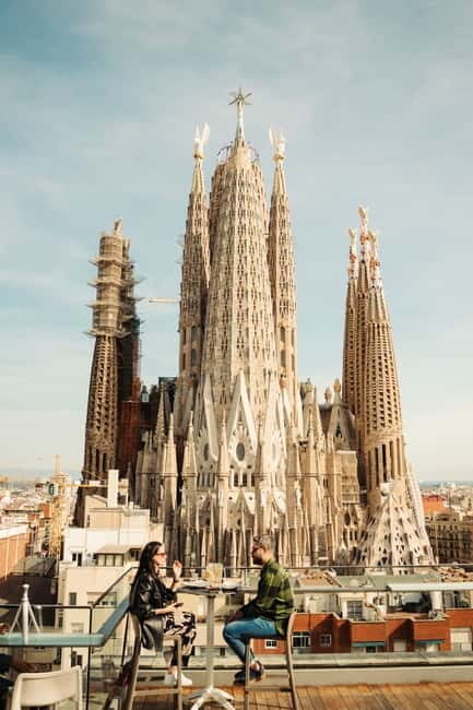 Barcelona: Sagrada Familia Evening Tour with Cava - Key Points