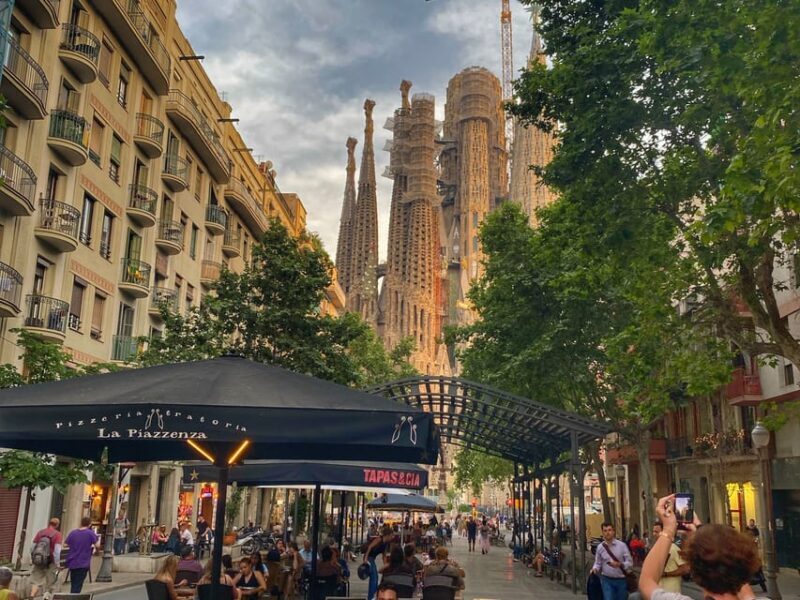 Barcelona: Sagrada Família Guided Tour and Entry Tickets - Authentic Insights from Reviews