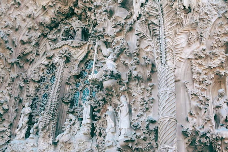 Barcelona: Sagrada Familia Guided Tour with Entry Ticket - Key Points