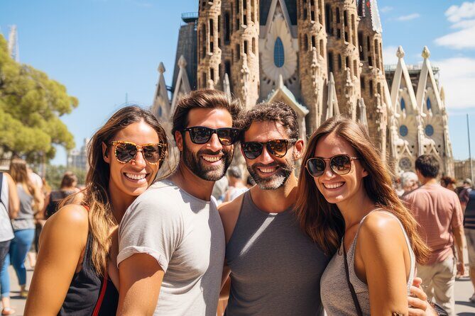 Barcelona Sagrada Familia Guided Tour with skip the line ticket - Key Points