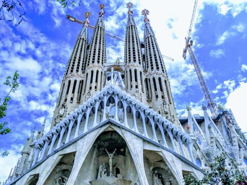 Barcelona: Sagrada Familia Guided Tour with Tickets - Key Points