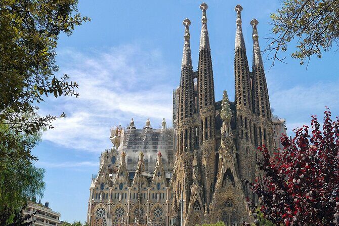 Barcelona: Sagrada Familia, Modernism and Gothic Quarter - A Closer Look at the Tour Experience
