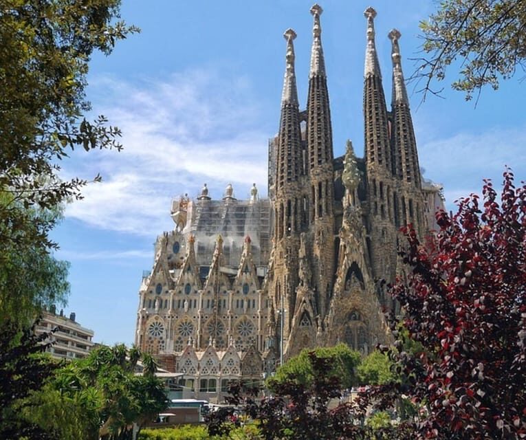 Barcelona: Sagrada Familia Private Guided Tour - Key Points