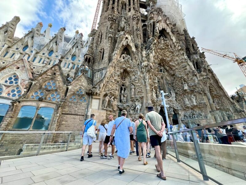 Barcelona: Sagrada Familia Skip-the-Line Guided Tour - Key Points