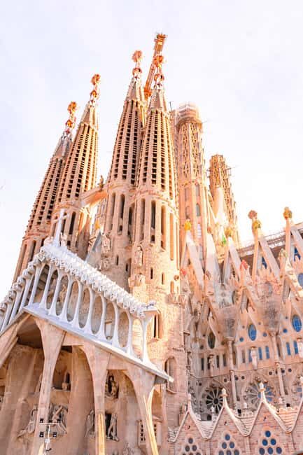 Barcelona: Sagrada Familia Tour & Authentic Tapas Experience - The Charm of the Gothic Quarter & the Tapas Tour