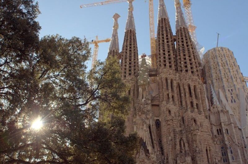 Barcelona: Sagrada Familia Tour of the Facades in German - FAQ