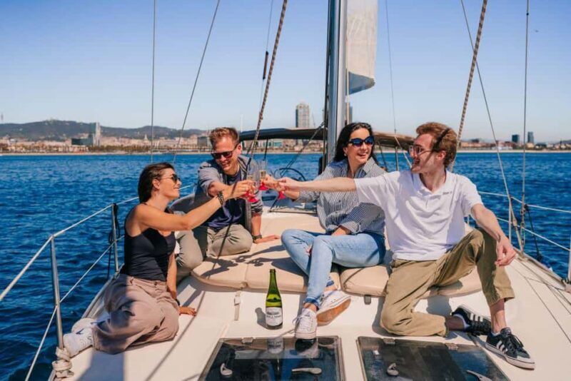 Barcelona: Sailing tour with open bar and aperitive - Key Points