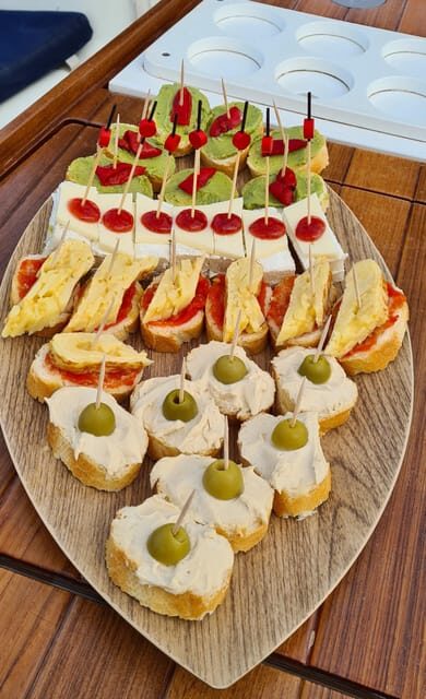 Barcelona: Sailing Tour with Spanish Tapas and Drinks - What to Expect from the Sailing Cruise