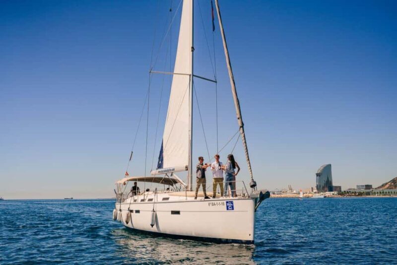 Barcelona: Sailing trip 1 hour, private boat with open bar - Key Points