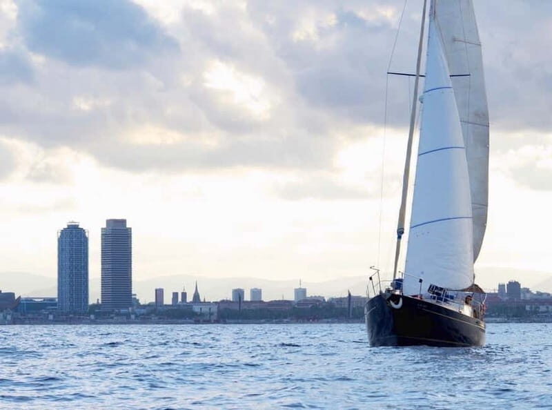 Barcelona: Sailing Trip with Snacks and Drinks - What Makes the Barcelona Sailing Trip Special?