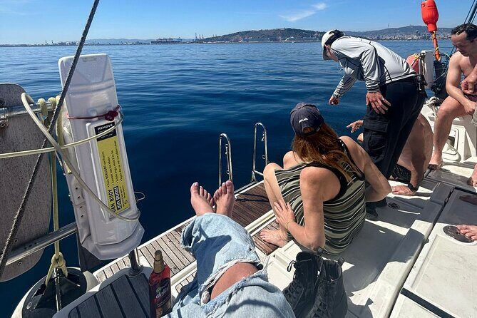 Barcelona Sailing with Tapas and Drinks - FAQs