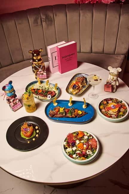 Barcelona: Sensory Dinner Signature Cocktail and Live Show - The Culinary Journey: Fusion Flavors on a Plate