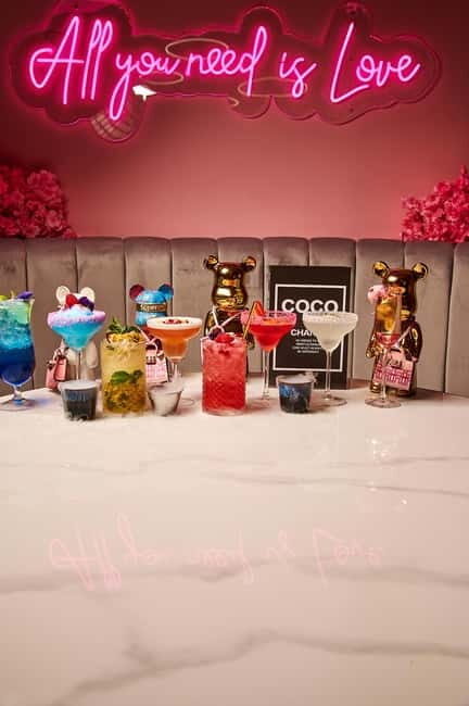 Barcelona: Sensory Dinner Signature Cocktail and Live Show - Who Will Love This Experience?