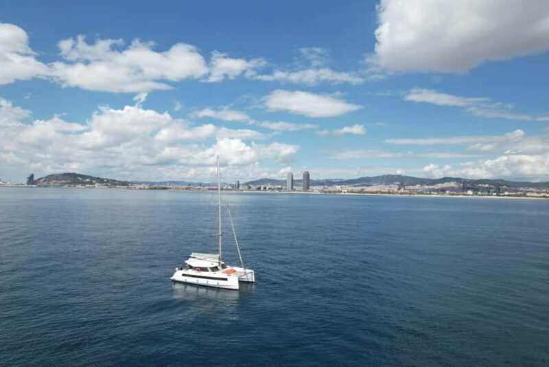 Barcelona: Shared cruise on a catamaran Drink+Local Tapa - Key Points