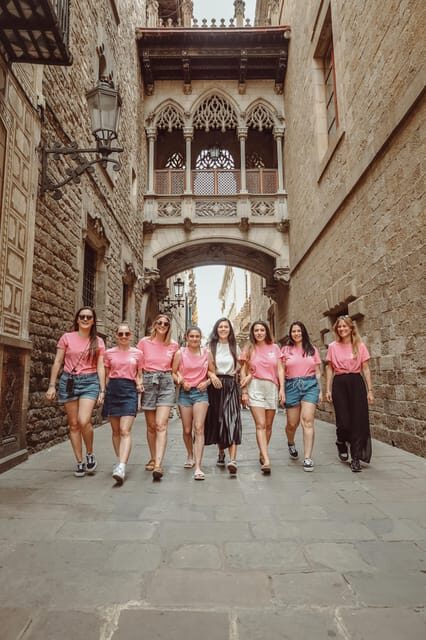 Barcelona: Sightseeing Professional Photoshoot Session - Authentic Guest Experiences