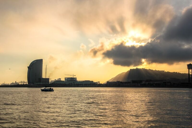 Barcelona: Sunrise Private Sailing Experience - What Makes the Barcelona Sunrise Sailing Stand Out?