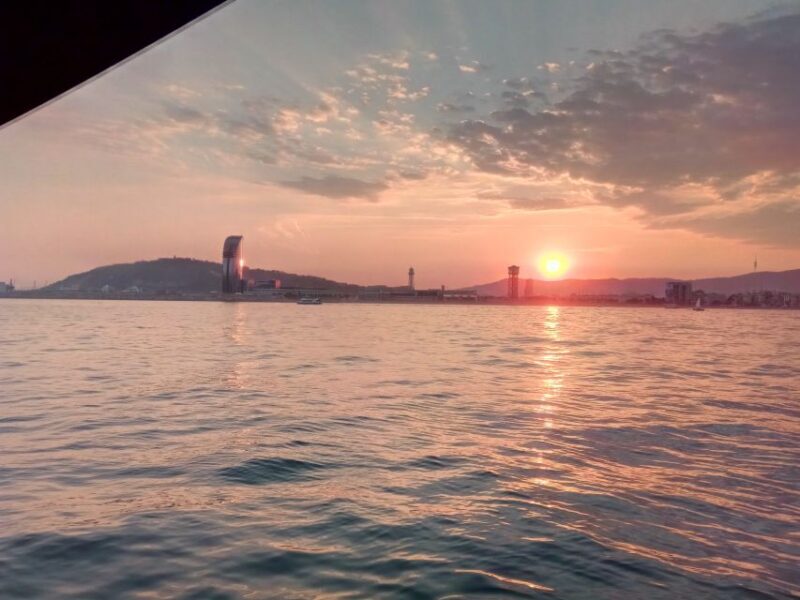 Barcelona: Sunset Sailing Tour with Open Bar & Snacks - Practical Tips for a Great Experience