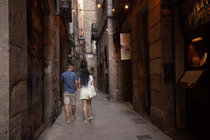 Barcelona Tour And Photoshoot in Gothic Quarter - Is it Worth the Price?