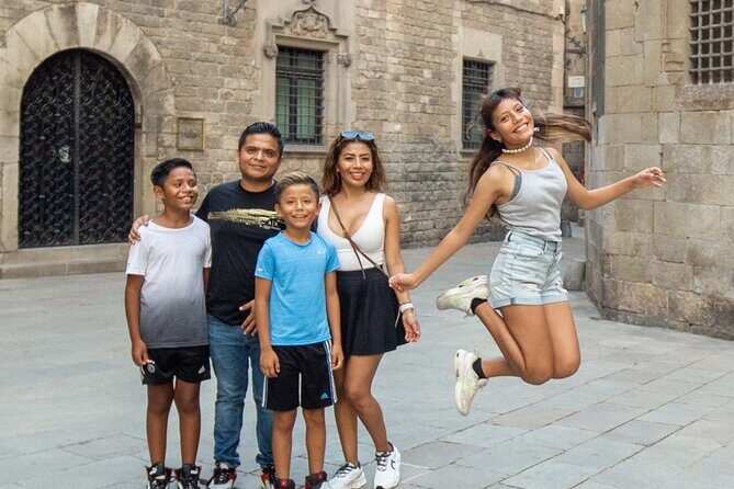Barcelona Tour And Photoshoot in Gothic Quarter - Frequently Asked Questions