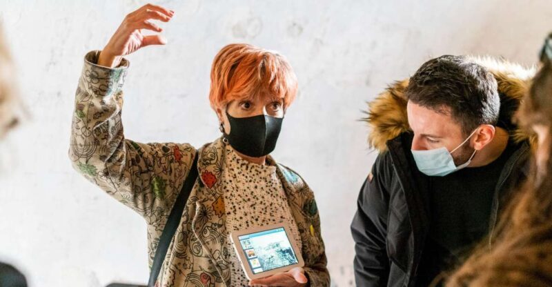 Barcelona: Walking tour with Montjuic Castle & Cable Car - Key Points