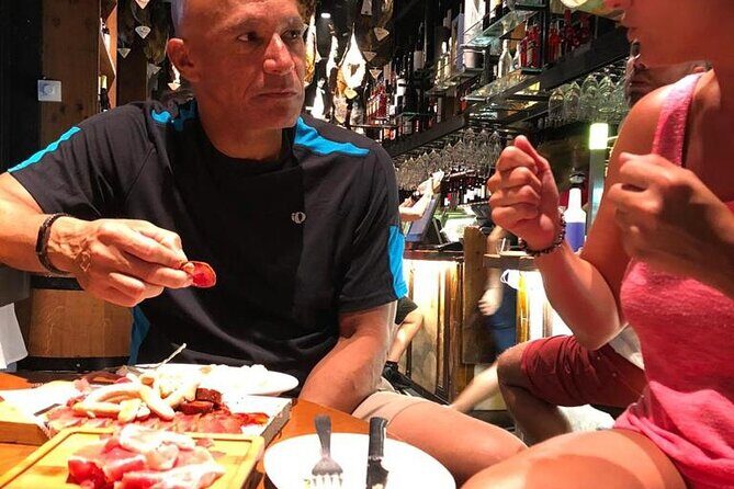 Barcelona´s Lunch or Dinner Tapas Tour: Food, drinks, happiness! - An In-Depth Look at the Barcelona Tapas Tour