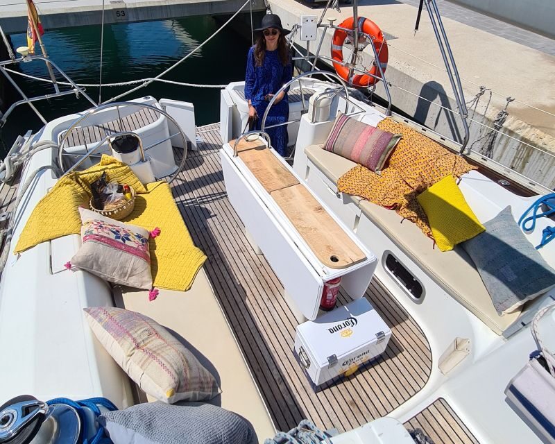 Barefoot: Private sailing cruise in Barcelona - FAQ
