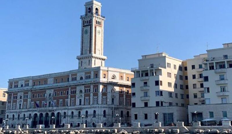 Bari by boat: admire the city from the sea with Aperitivo - The Skippers and Crew