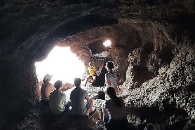 Barranco de las Vacas, caves & village by 2 native guides - FAQs