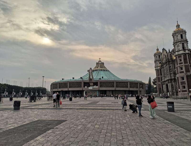 Basilica de Guadalupe: Complete Walking Tour - Key Points