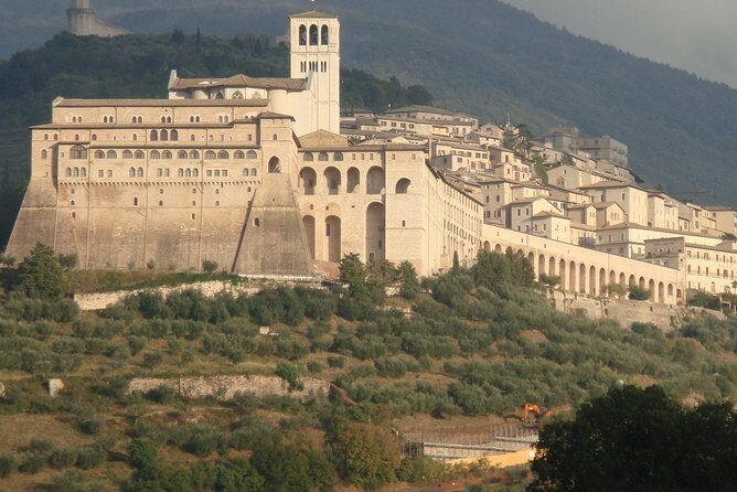 Basilica of St. Francis of Assisi. Tour with official guide - A Closer Look at the Tour Experience